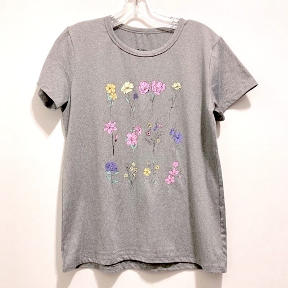 Charlotte Russe Women’s Gray Tee Floral Design